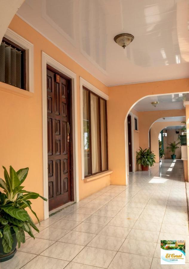 Hotel Y Cabinas El Coral Jacó Eksteriør billede
