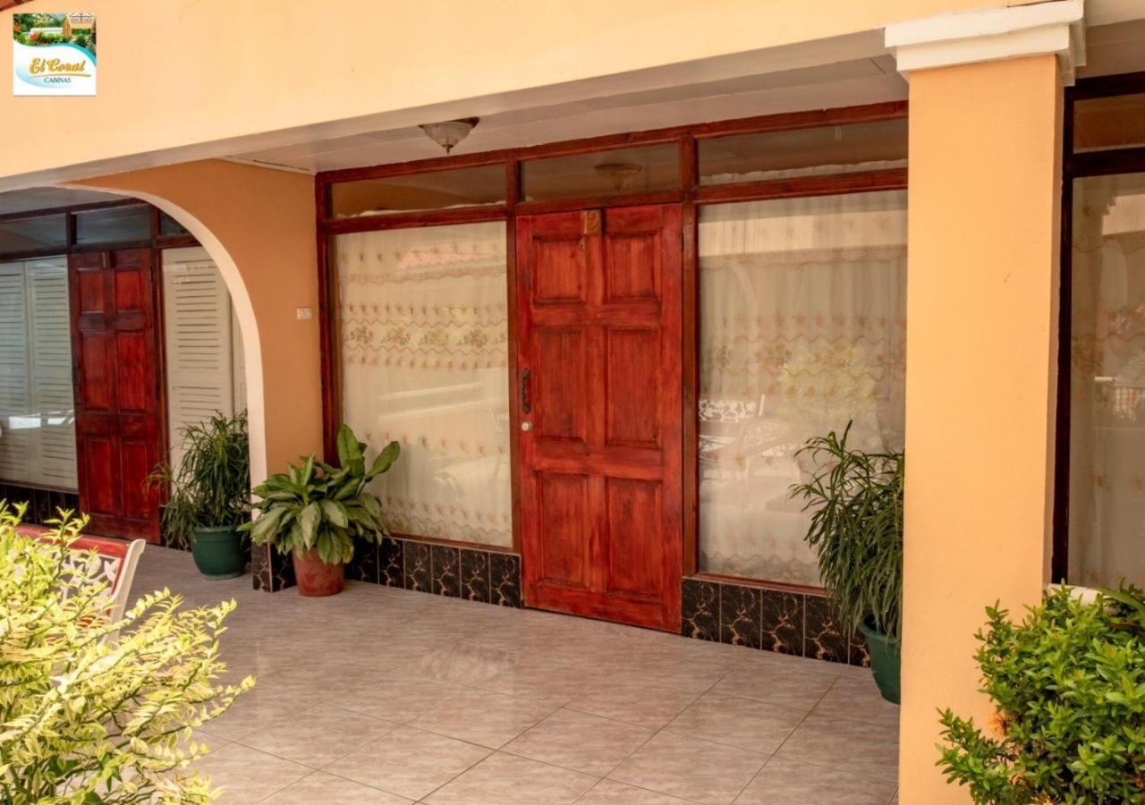 Hotel Y Cabinas El Coral Jacó Eksteriør billede